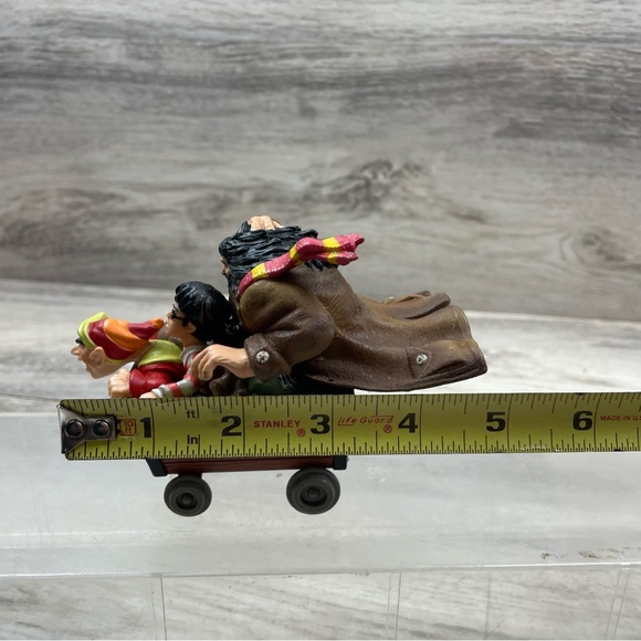 Harry Potter Gringotts Vault Cart Hagrid Goblin Die-Cast 2000 Mattel + Broom - Picture 9 of 14